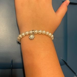 Very pretty pearl bracelet very fashionable real Jem
